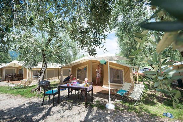 Weekend Glamping Resort San Felice del Benaco Phòng bức ảnh