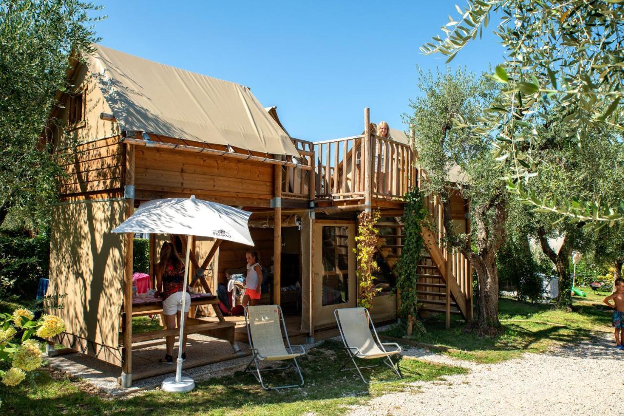 Weekend Glamping Resort San Felice del Benaco Ngoại thất bức ảnh